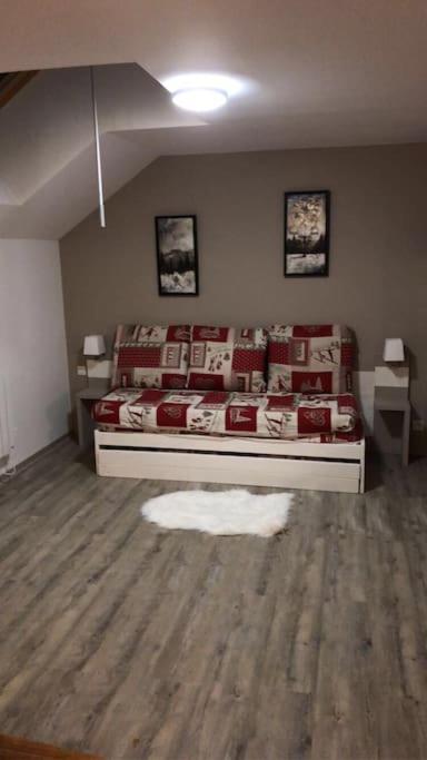 Au Bout Du Bois Piscine Sauna Hammam Accessible En Saison Et Le Logement Accessible Toute L Annee Les Deserts  ภายนอก รูปภาพ